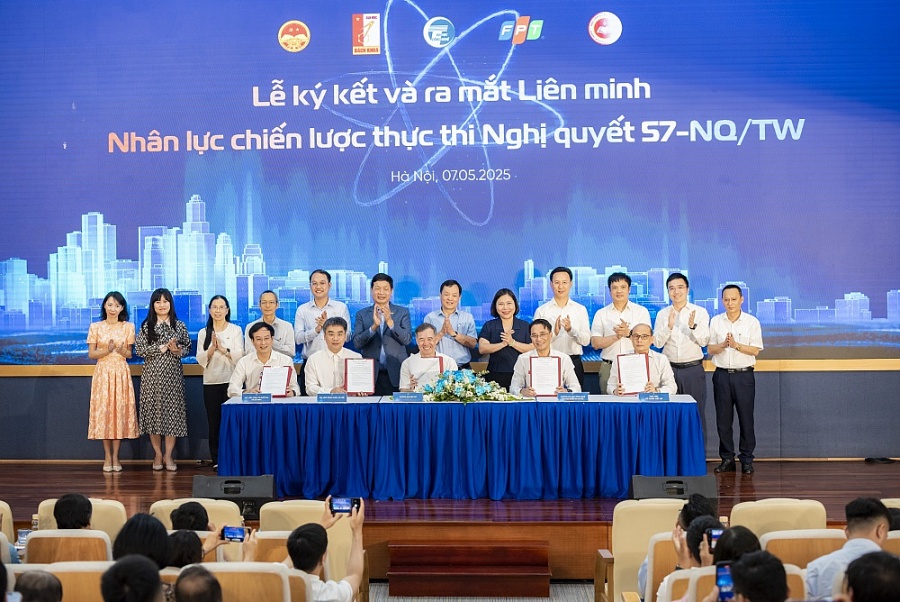 Lễ ký kết liên minh nhân lực Chiến lược thực thi Nghị quyết 57-NQ_TW1 Lễ ký kết liên minh nhân lực Chiến lược thực thi Nghị quyết 57-NQ_TW1