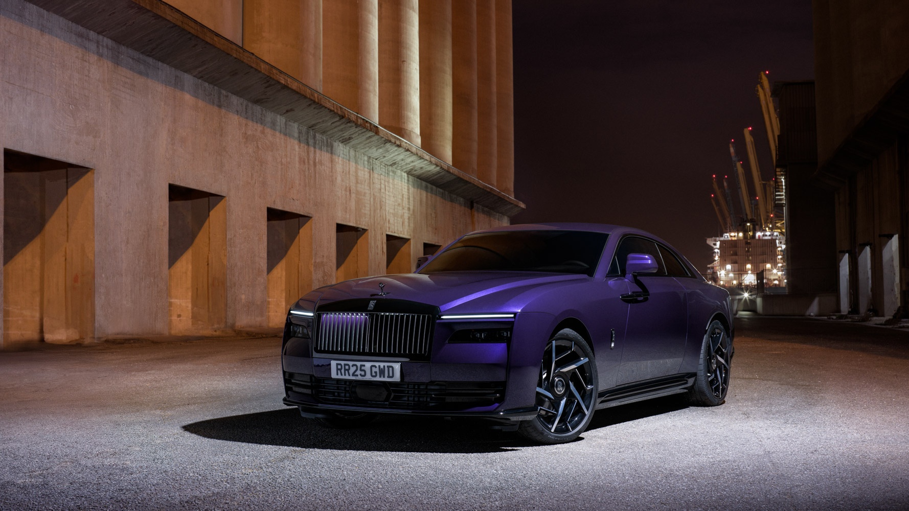 Rolls-Royce Black Badge Spectre: Kiệt tác mạnh mẽ nhất lịch sử thương hiệu