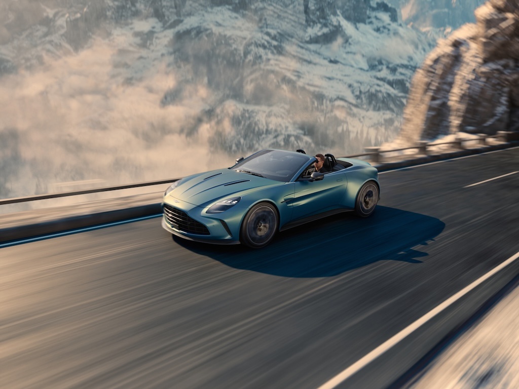 Aston Martin ra mắt Vantage Roadster: Mui trần mạnh mẽ nhất phân khúc