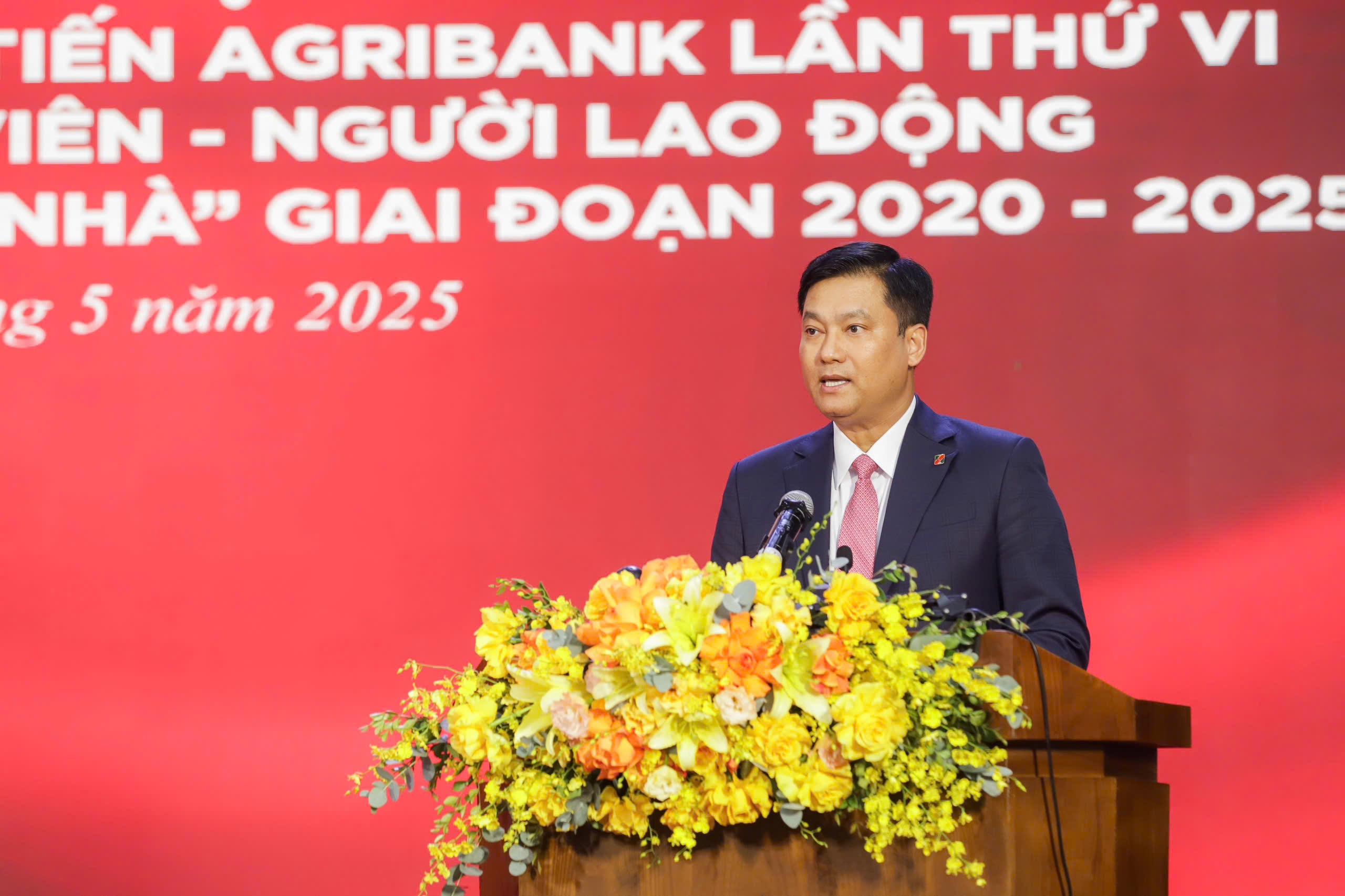 Hưởng ứng phong trào thi đua tạo động lực phấn đấu và phát triển Hưởng ứng phong trào thi đua tạo động lực phấn đấu và phát triển