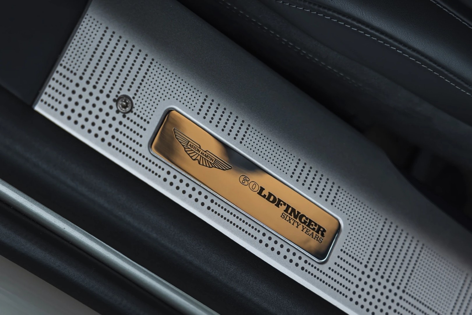 Aston Martin DB12 Goldfinger Edition – phiên bản giới hạn kỷ niệm 60 năm