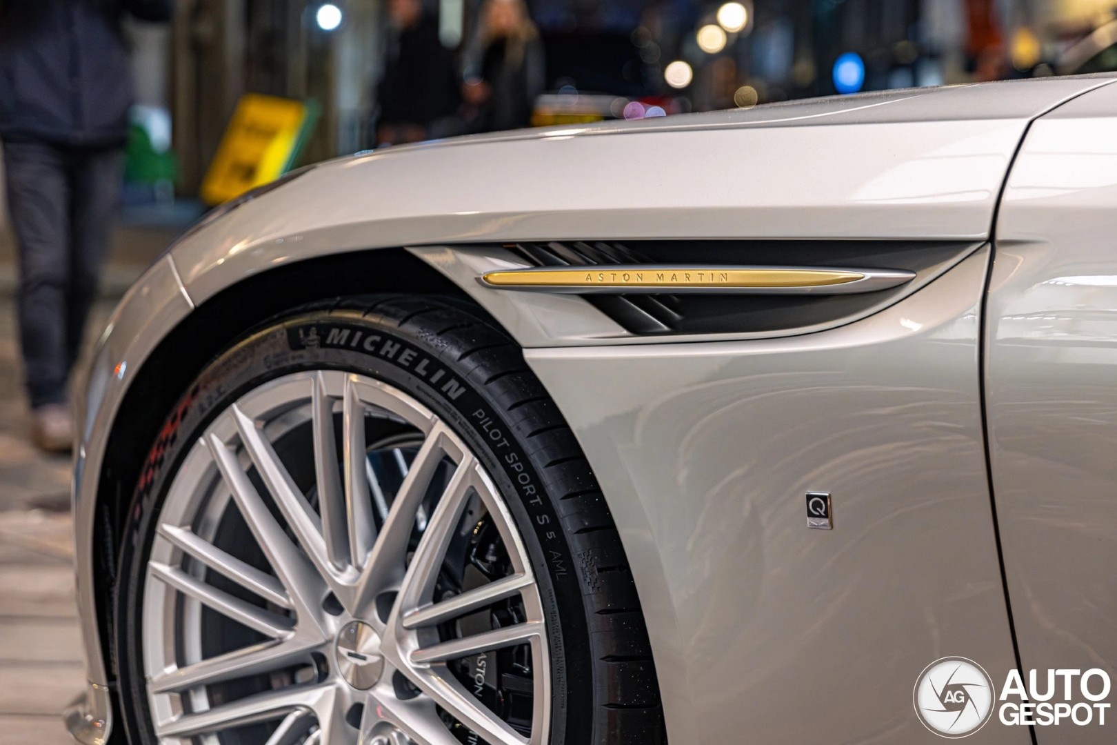 Aston Martin DB12 Goldfinger Edition – phiên bản giới hạn kỷ niệm 60 năm