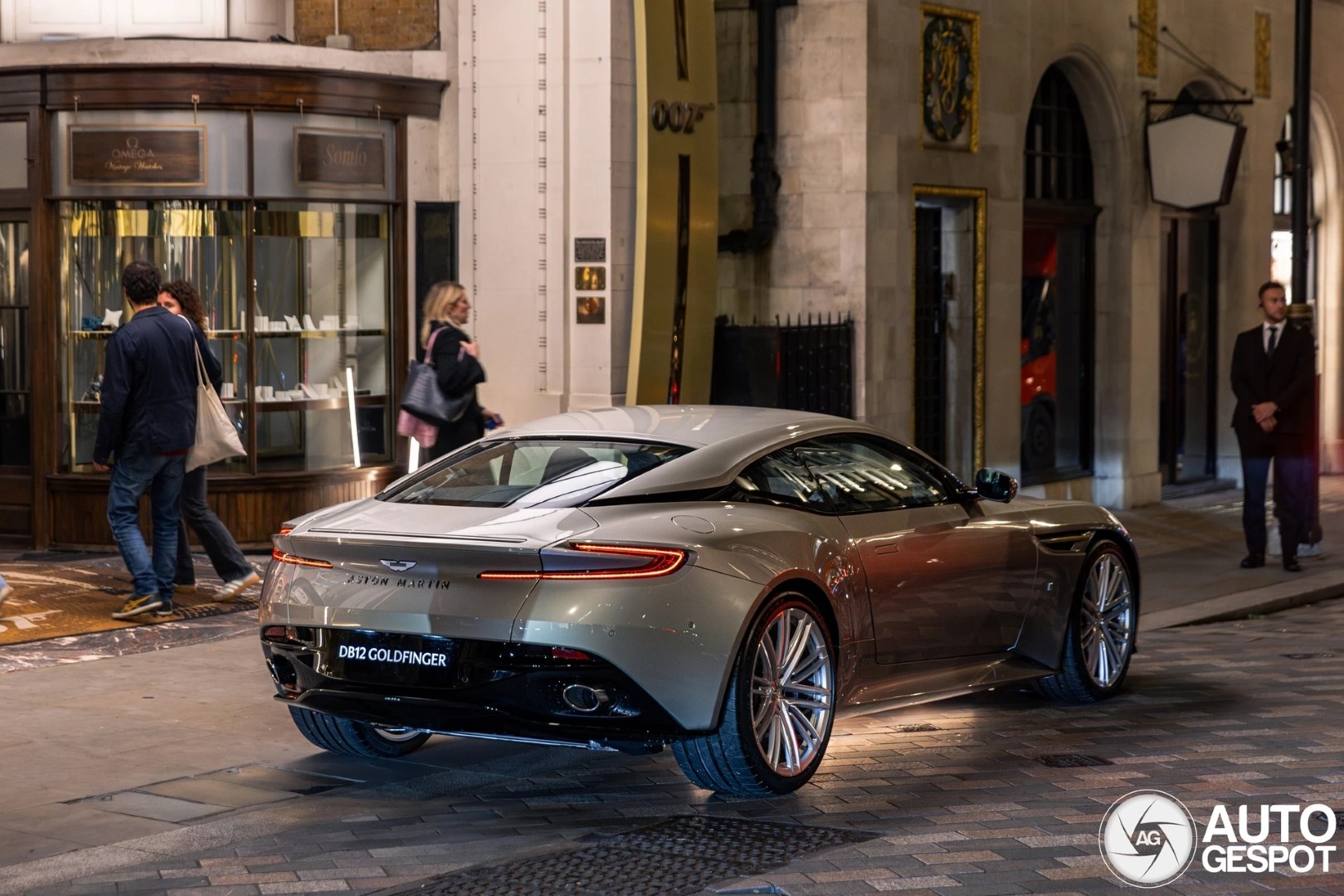 Aston Martin DB12 Goldfinger Edition – phiên bản giới hạn kỷ niệm 60 năm