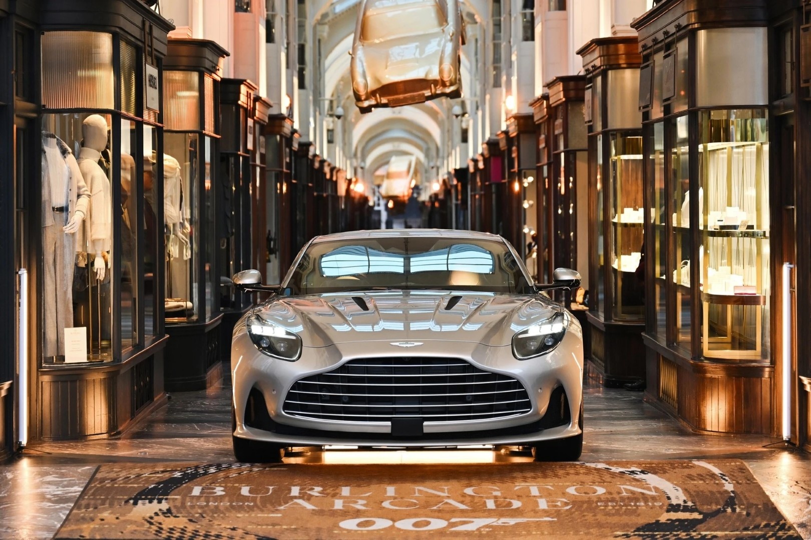 Aston Martin DB12 Goldfinger Edition – phiên bản giới hạn kỷ niệm 60 năm