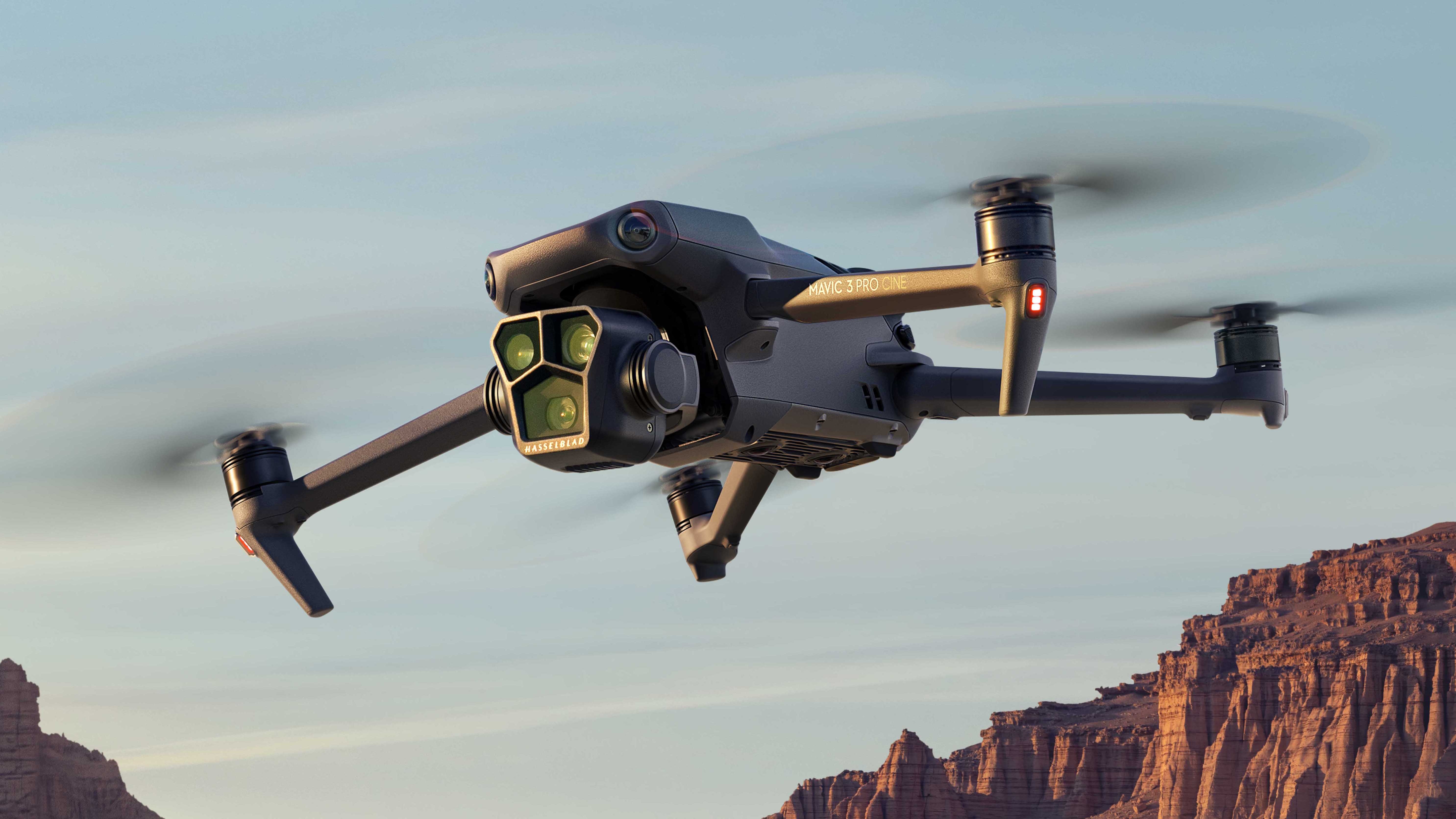 DJI ra mắt Mavic 4 Pro với camera 100MP và thời gian bay 51 phút