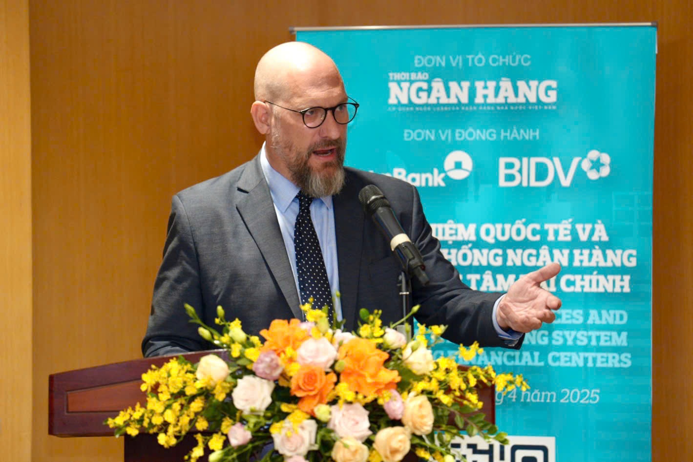 Ông Richard D. McClellan chia sẻ tại sự kiện - Ảnh: Hoàng Giáp