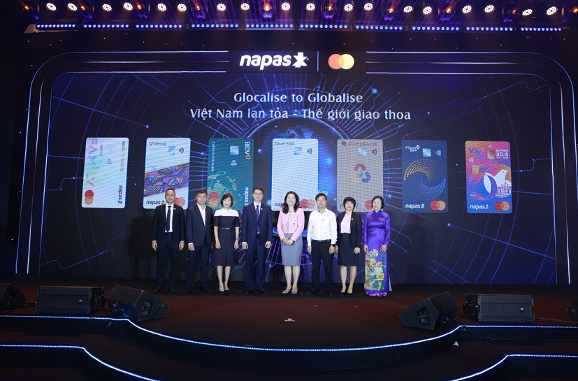 Lãnh đạo NAPAS, Mastercard và đại diện 6 ngân hàng phát hành thẻ đồng thương hiệu Lãnh đạo NAPAS, Mastercard và đại diện 6 ngân hàng phát hành thẻ đồng thương hiệu