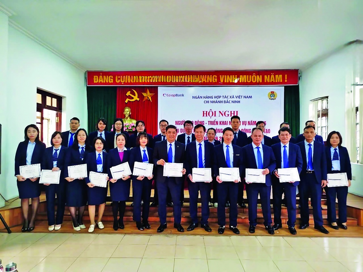Lễ tuyên dương và trao thưởng tại Co-opBank chi nhánh Bắc Ninh Lễ tuyên dương và trao thưởng tại Co-opBank chi nhánh Bắc Ninh