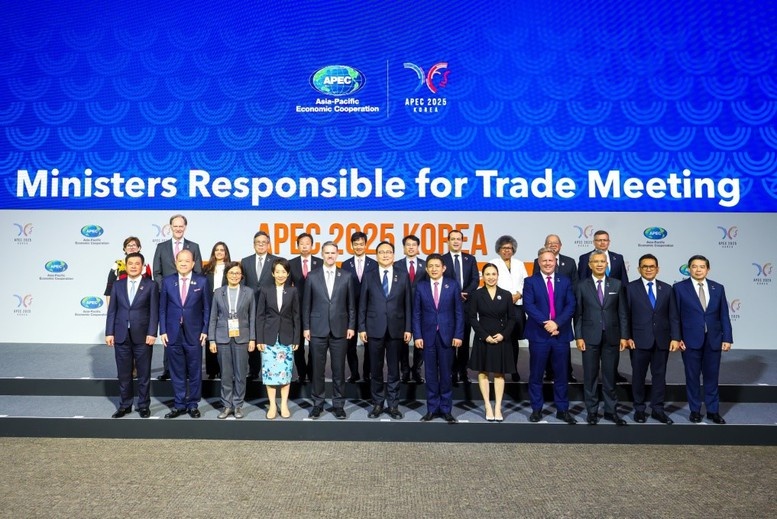 Hội nghị Bộ trưởng Thương mại APEC 2025 thu hút sự chú ý vì có sự tham dự của các Bộ trưởng thương mại từ 21 nền kinh tế lớn trong khu vực châu Á - Thái Bình Dương, bao gồm những nền kinh tế lớn như Hoa Kỳ, Trung Quốc và Nhật Bản... và các tổ chức quốc tế Hội nghị Bộ trưởng Thương mại APEC 2025 thu hút sự chú ý vì có sự tham dự của các Bộ trưởng thương mại từ 21 nền kinh tế lớn trong khu vực châu Á - Thái Bình Dương, bao gồm những nền kinh tế lớn như Hoa Kỳ, Trung Quốc và Nhật Bản... và các tổ chức quốc tế