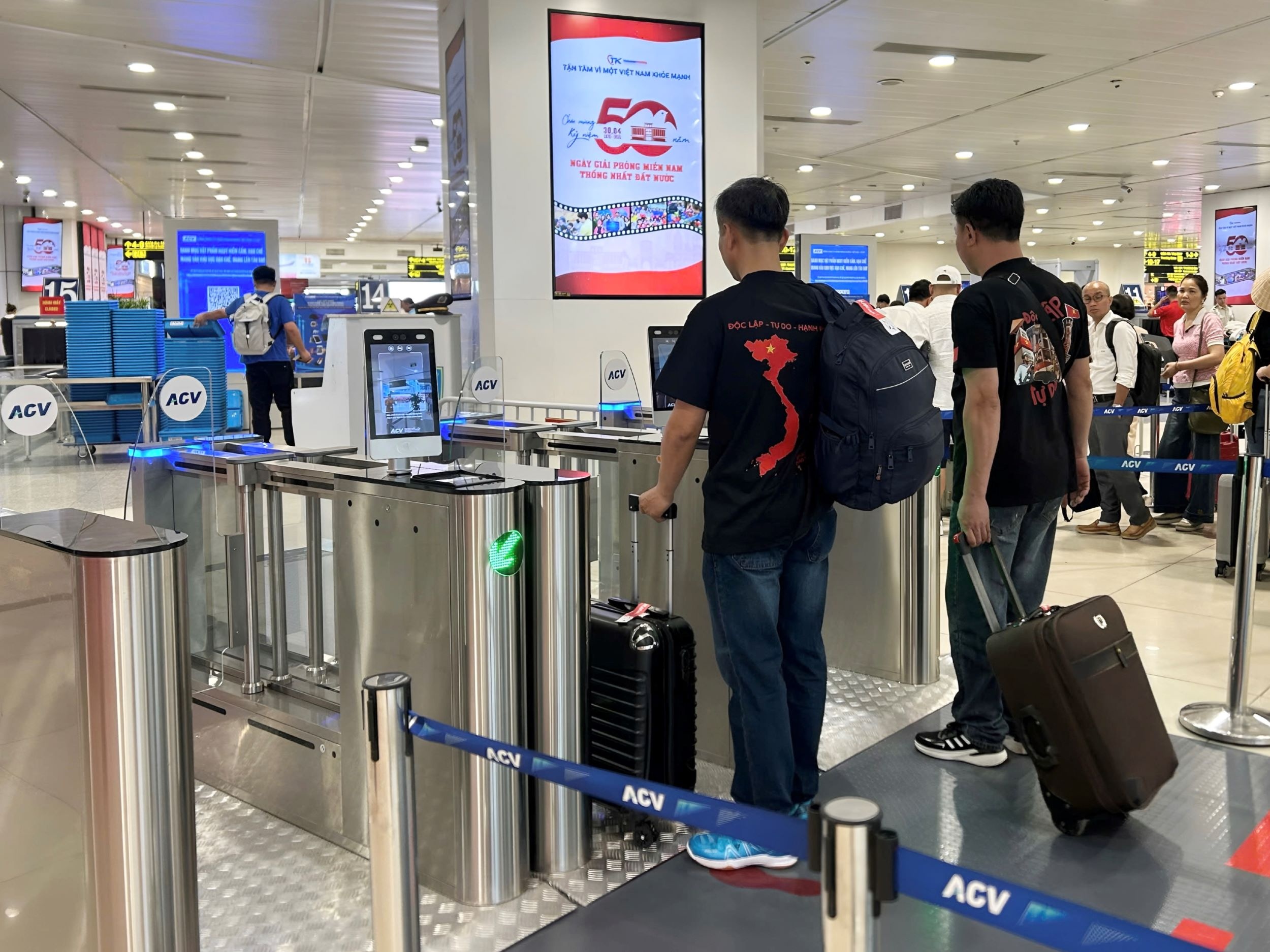 Hành khách thực hiện thủ tục hàng không mà không cần giấy tờ Hành khách thực hiện thủ tục hàng không mà không cần giấy tờ