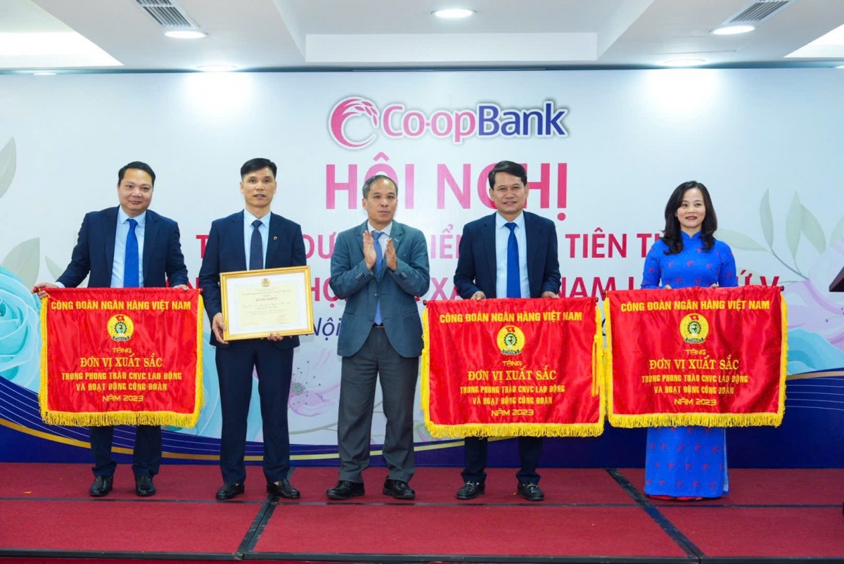 Thi đua đưa Co-opBank trở thành trung tâm liên kết, hỗ trợ, dẫn dắt hệ thống QTDND