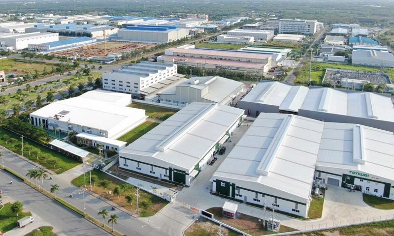 Tiềm năng khai thác điện mặt trời áp mái tại các khu công nghiệp Việt Nam rất lớn Tiềm năng khai thác điện mặt trời áp mái tại các khu công nghiệp Việt Nam rất lớn