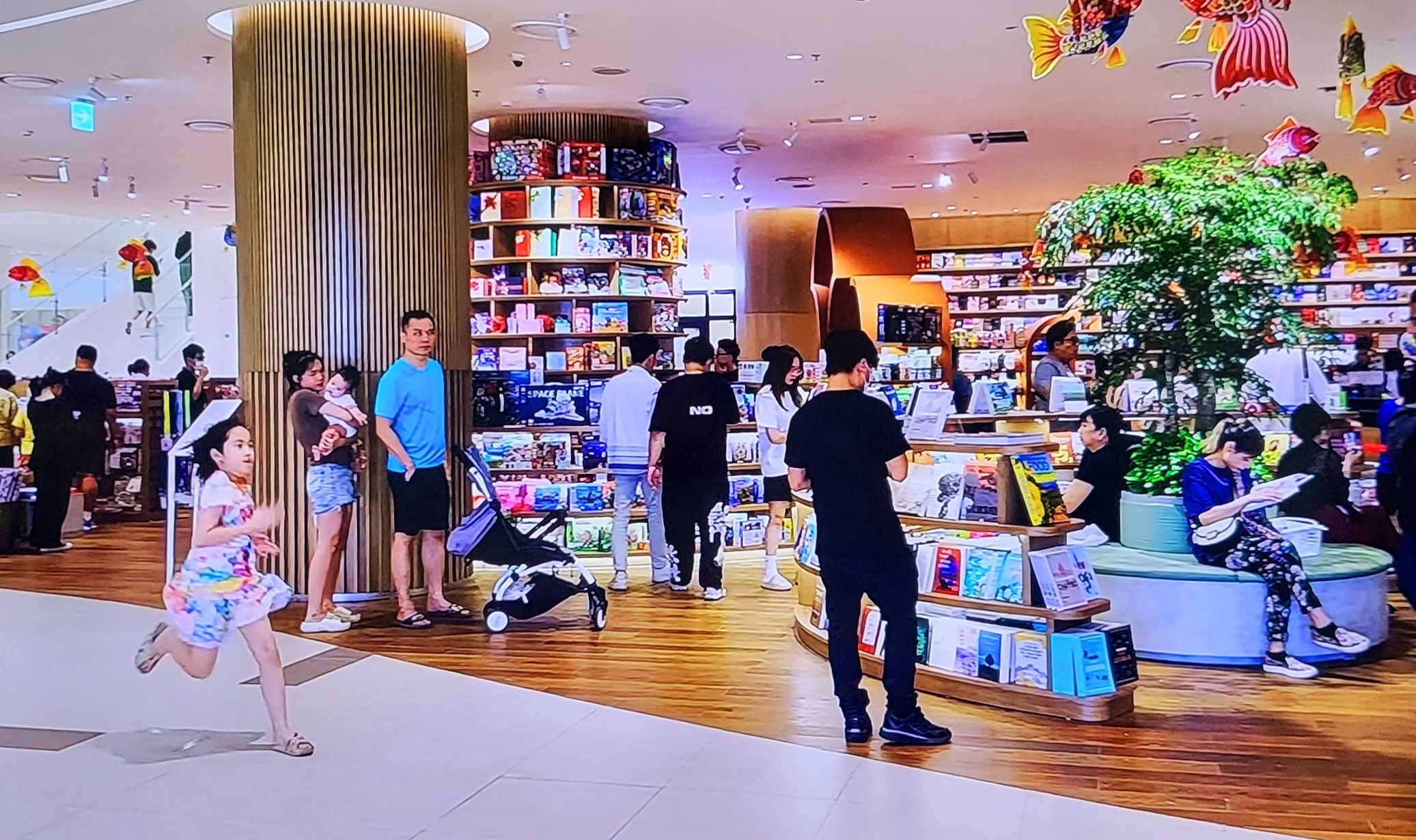 kích cầu tiêu dùng chỉ thực sự hiệu quả khi đi kèm với chất lượng sản phẩm, dịch vụ và trải nghiệm mua sắm đồng bộ kích cầu tiêu dùng chỉ thực sự hiệu quả khi đi kèm với chất lượng sản phẩm, dịch vụ và trải nghiệm mua sắm đồng bộ