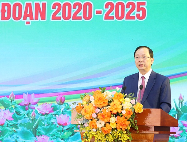 Phó Thống đốc Thường trực NHNN, Phó Chủ tịch thứ Nhất Hội đồng Thi đua - Khen thưởng ngành Ngân hàng Đào Minh Tú phát biểu chỉ đạo hội nghị Phó Thống đốc Thường trực NHNN, Phó Chủ tịch thứ Nhất Hội đồng Thi đua - Khen thưởng ngành Ngân hàng Đào Minh Tú phát biểu chỉ đạo hội nghị