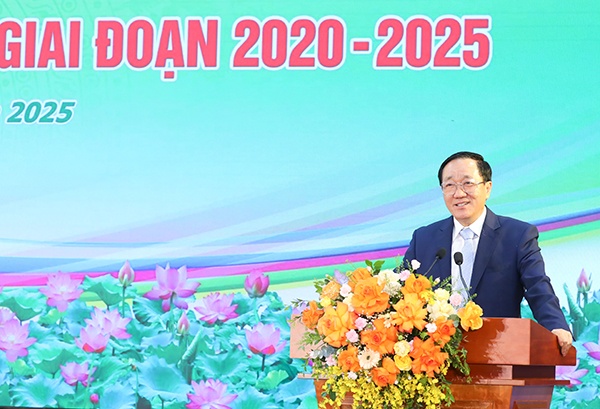 Tổng Giám đốc NHCSXH Dương Quyết Thắng phát biểu khai mạc hội nghị Tổng Giám đốc NHCSXH Dương Quyết Thắng phát biểu khai mạc hội nghị