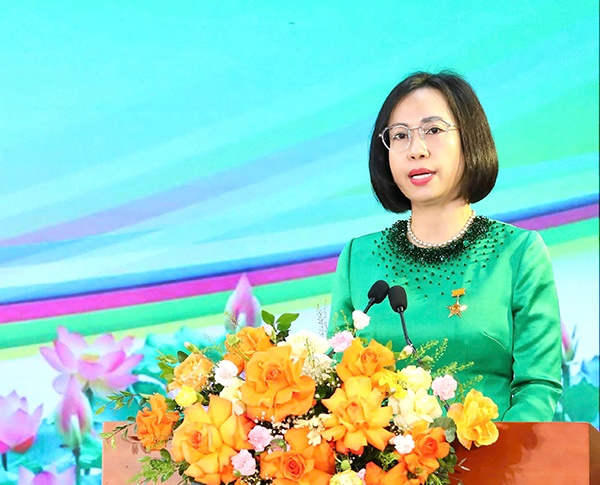 Thay mặt Ban điều hành NHCSXH, Phó Tổng Giám đốc Lê Thị Đức Hạnh phát động phong trào thi đua trong hệ thống NHCSXH giai đoạn 2025 - 2030 Thay mặt Ban điều hành NHCSXH, Phó Tổng Giám đốc Lê Thị Đức Hạnh phát động phong trào thi đua trong hệ thống NHCSXH giai đoạn 2025 - 2030
