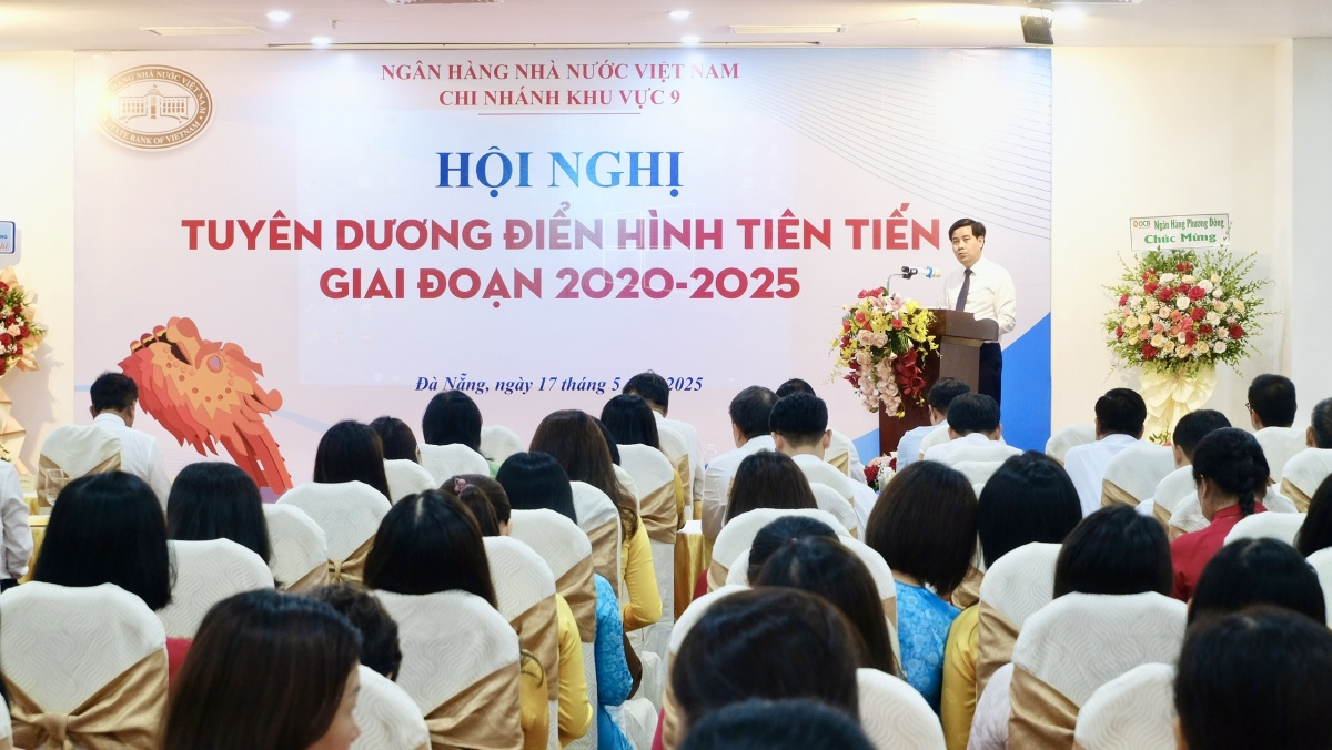 Đồng chí Lê Anh Xuân – Giám đốc NHNN CN KV9 phát biểu tại hội nghị Đồng chí Lê Anh Xuân – Giám đốc NHNN CN KV9 phát biểu tại hội nghị