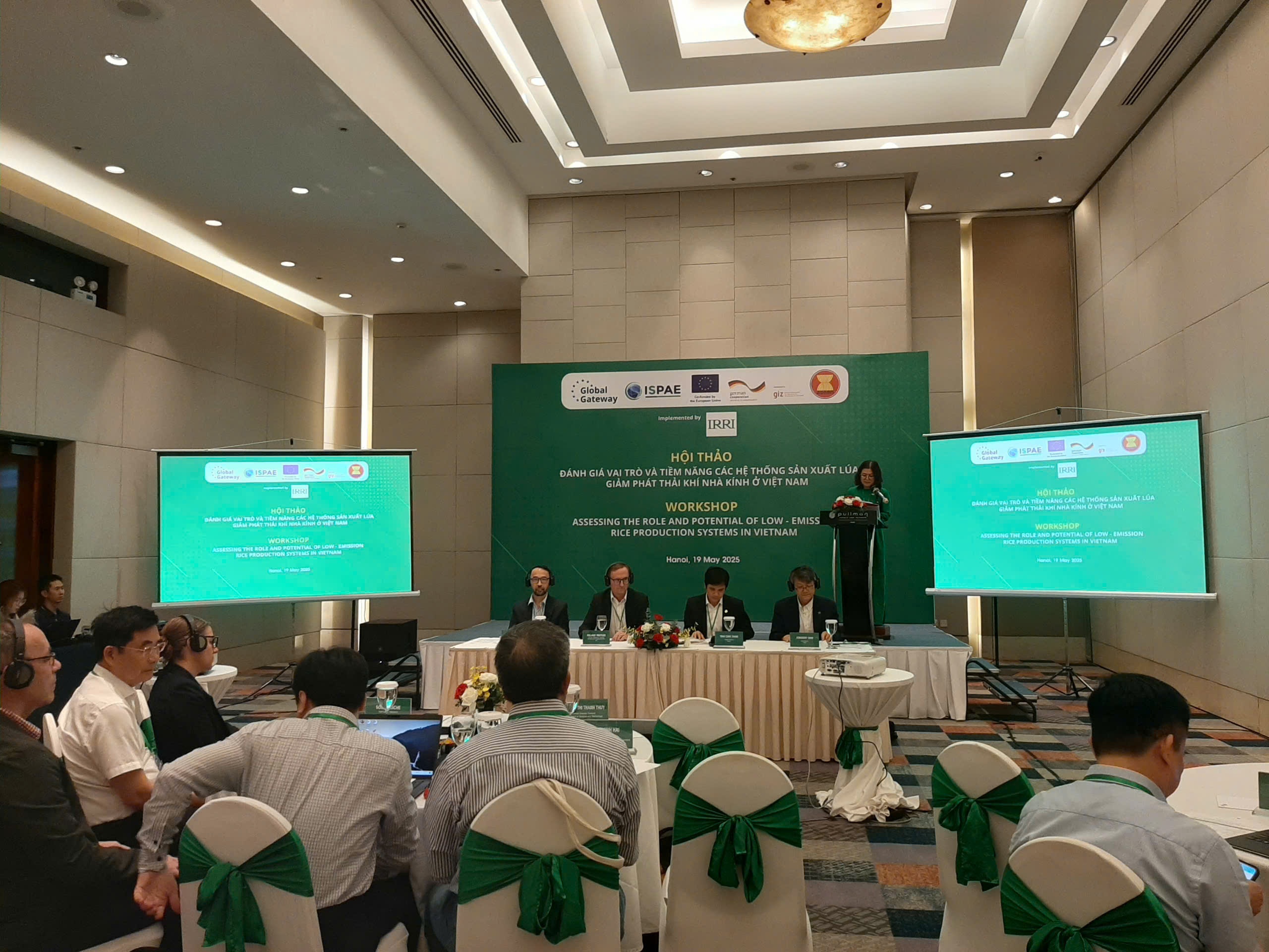 Quang cảnh hội thảo Quang cảnh hội thảo
