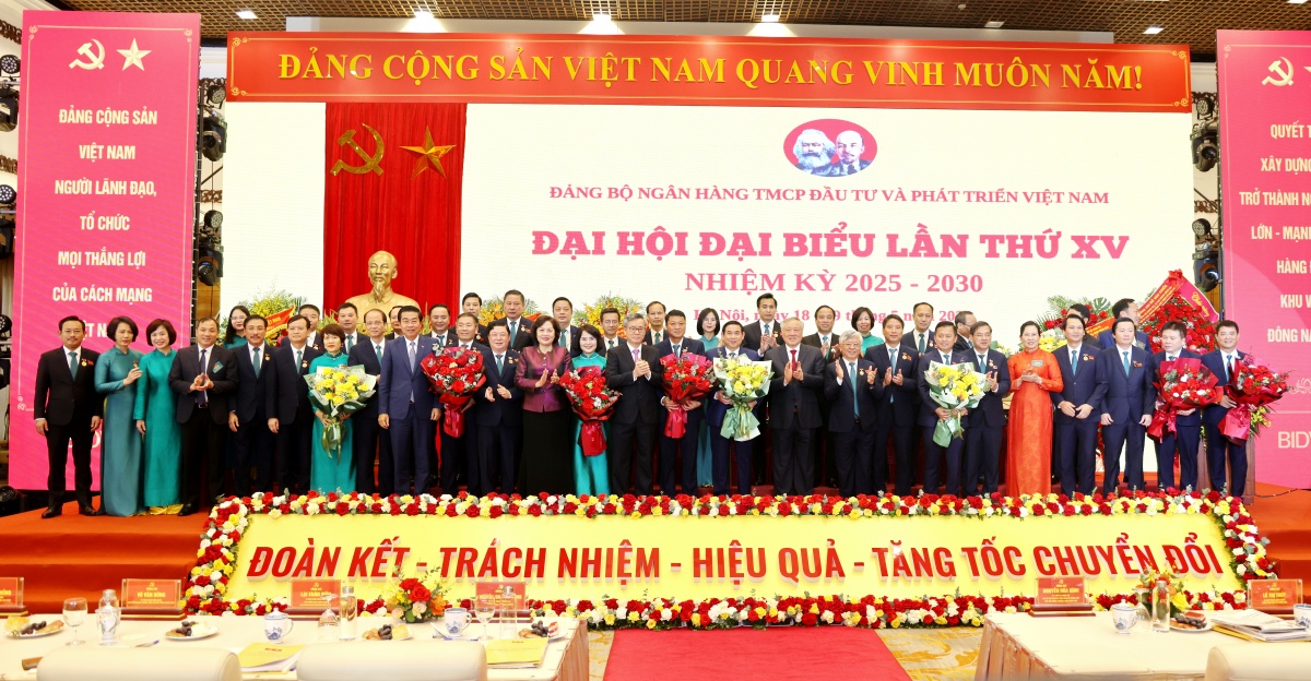 Thống đốc chuucs mừng Đại hội Đảng bộ BIDV đã thành công tốt đẹp Thống đốc chuucs mừng Đại hội Đảng bộ BIDV đã thành công tốt đẹp