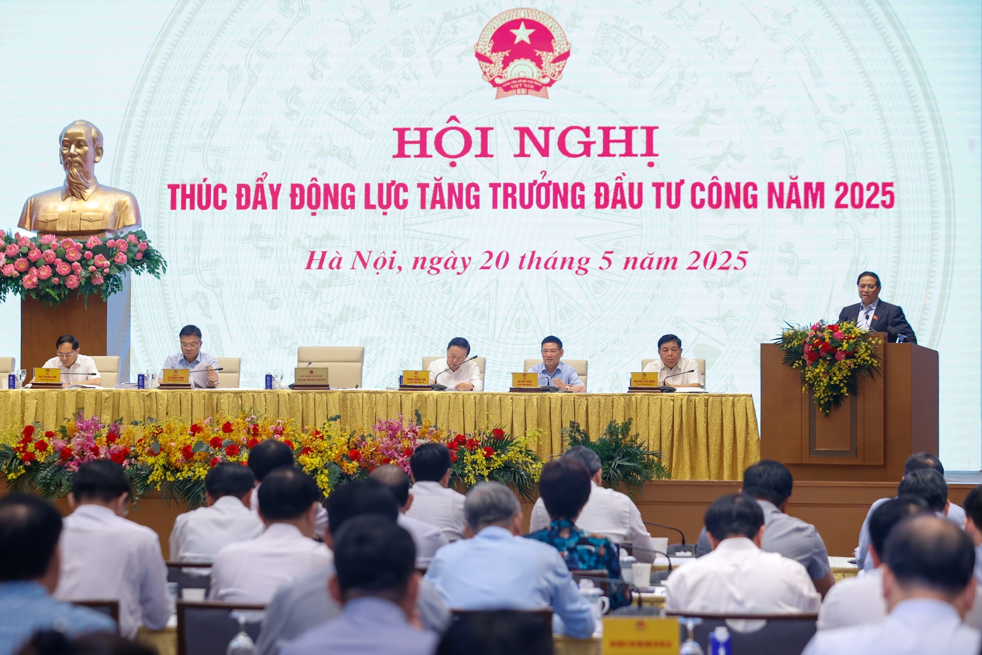 Thủ tướng chủ trì Hội nghị - Ảnh: VGP/Nhật Bắc Thủ tướng chủ trì Hội nghị - Ảnh: VGP/Nhật Bắc