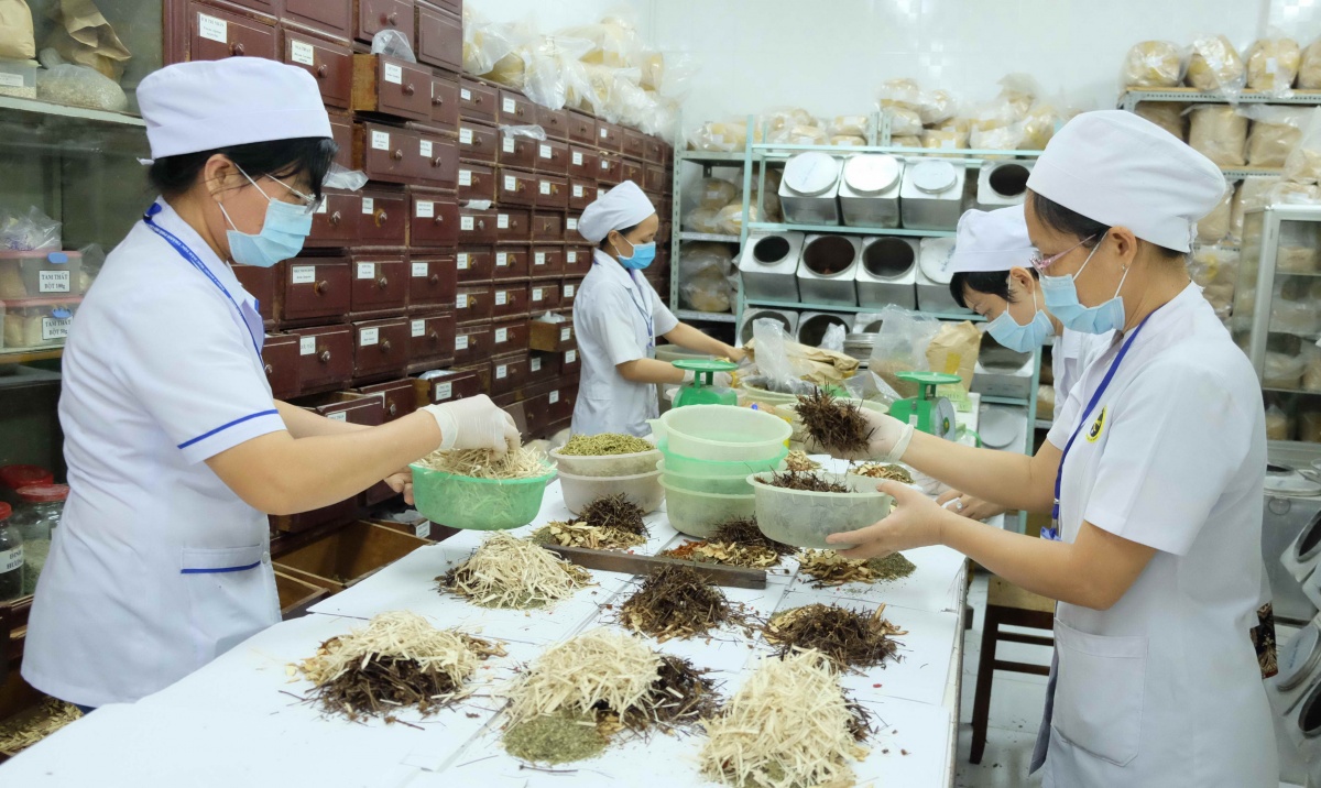 Tăng cường thanh tra, kiểm tra trong lĩnh vực y, dược cổ truyền Tăng cường thanh tra, kiểm tra trong lĩnh vực y, dược cổ truyền