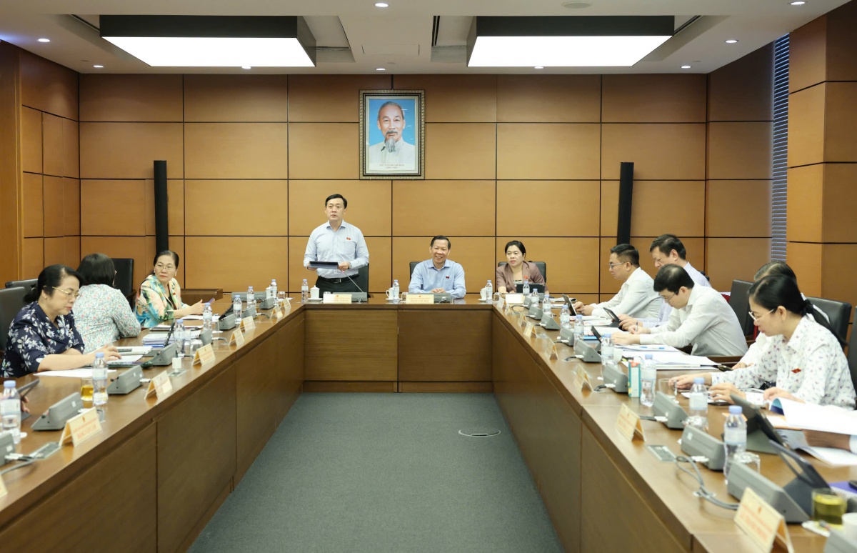 Quang cảnh thảo luận ở tổ đoàn đại biểu Quốc hội TP Hồ Chí Minh