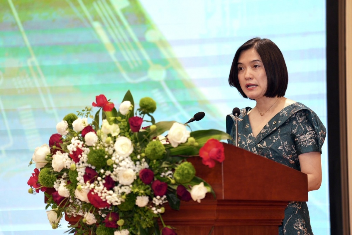 Bình dân học vụ số: Đào tạo với “triết lý” giúp khách hàng làm quen và sử dụng thành thạo ngay từ lần đầu Bình dân học vụ số: Đào tạo với “triết lý” giúp khách hàng làm quen và sử dụng thành thạo ngay từ lần đầu