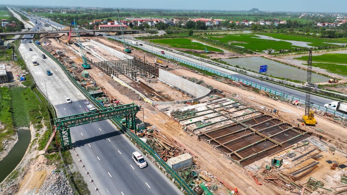 Hà Nam đang chuyển mình mạnh mẽ trong bức tranh phát triển Vùng Thủ đô (Ảnh: Ánh Dương) Hà Nam đang chuyển mình mạnh mẽ trong bức tranh phát triển Vùng Thủ đô (Ảnh: Ánh Dương)