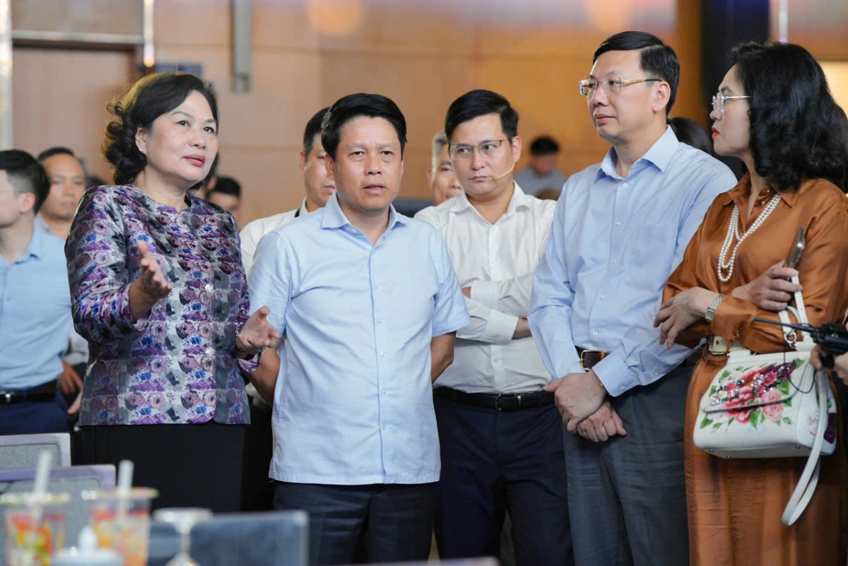 Thống đốc Nguyễn Thị Hồng tham dự tổng duyệt Sự kiện Chuyển đổi số ngành Ngân hàng năm 2025