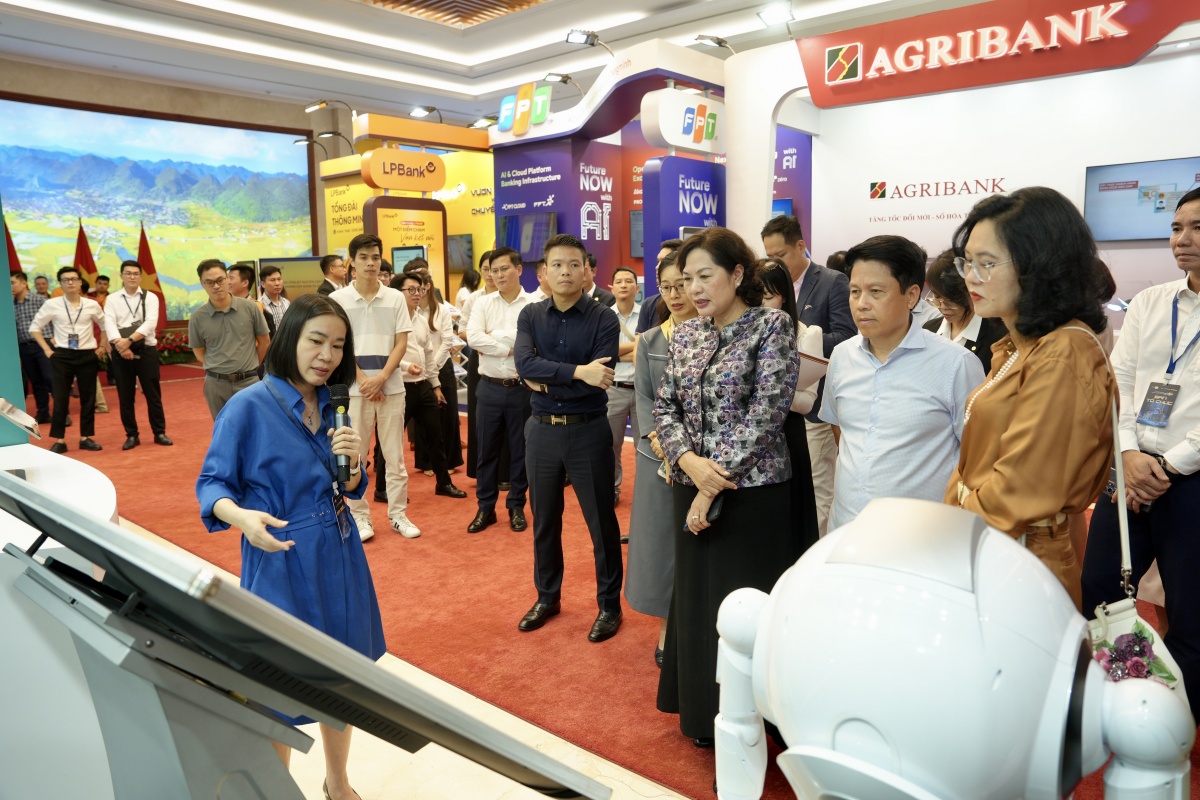 Thống đốc Nguyễn Thị Hồng tham dự tổng duyệt Sự kiện Chuyển đổi số ngành Ngân hàng năm 2025