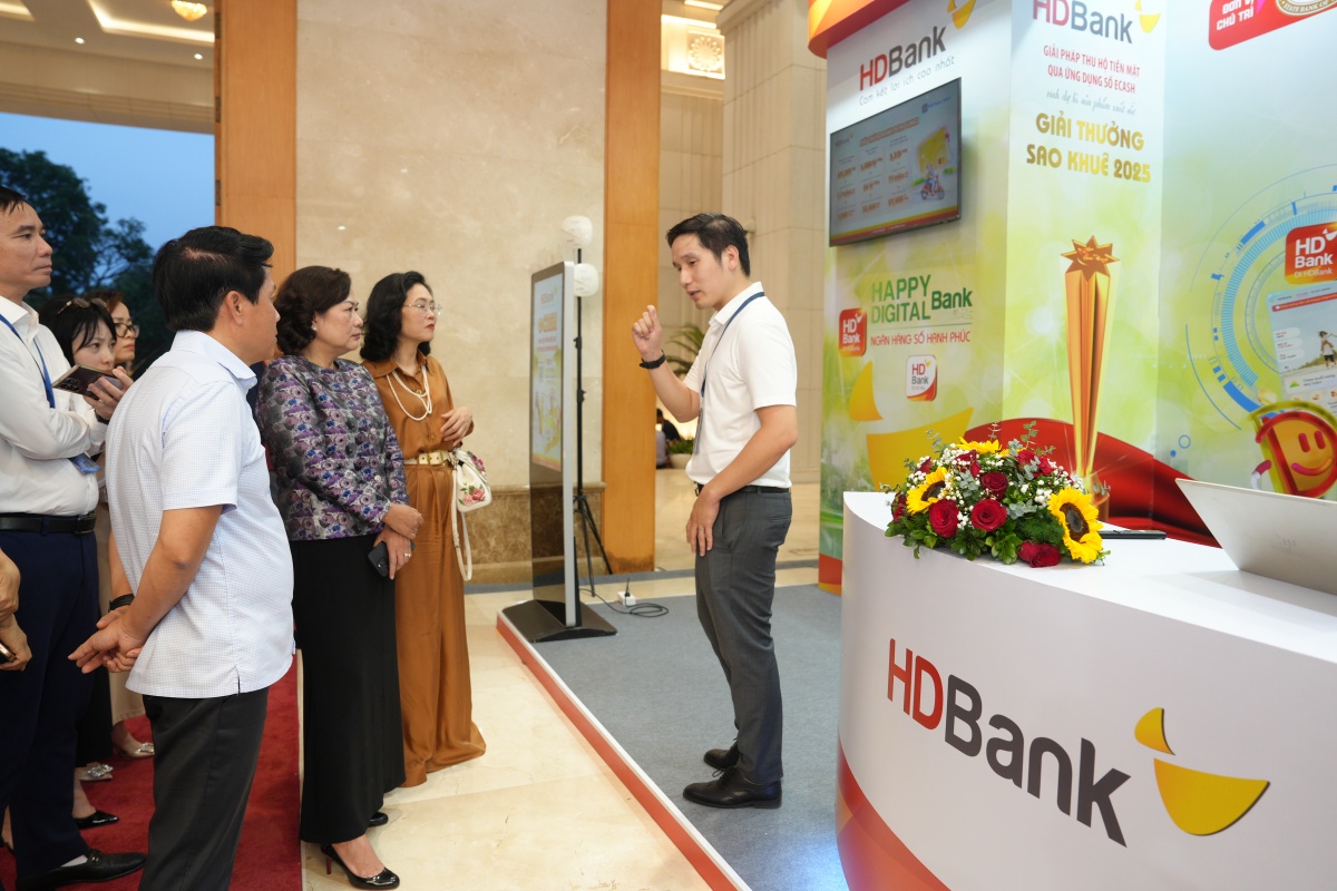 Thống đốc Nguyễn Thị Hồng tham dự tổng duyệt Sự kiện Chuyển đổi số ngành Ngân hàng năm 2025