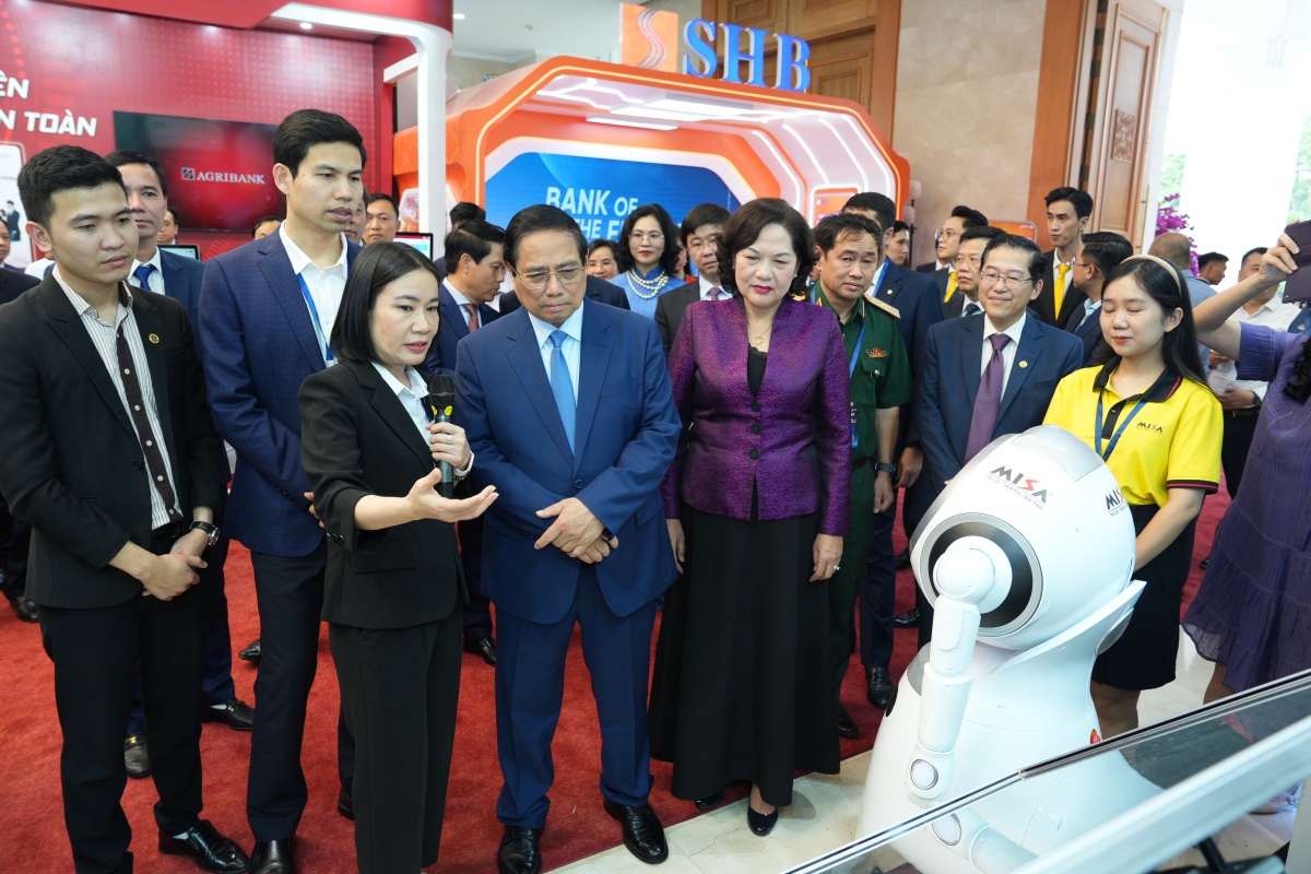 Thủ tướng Phạm Minh Chính tham dự Sự kiện Chuyển đổi số ngành ngân hàng năm 2025