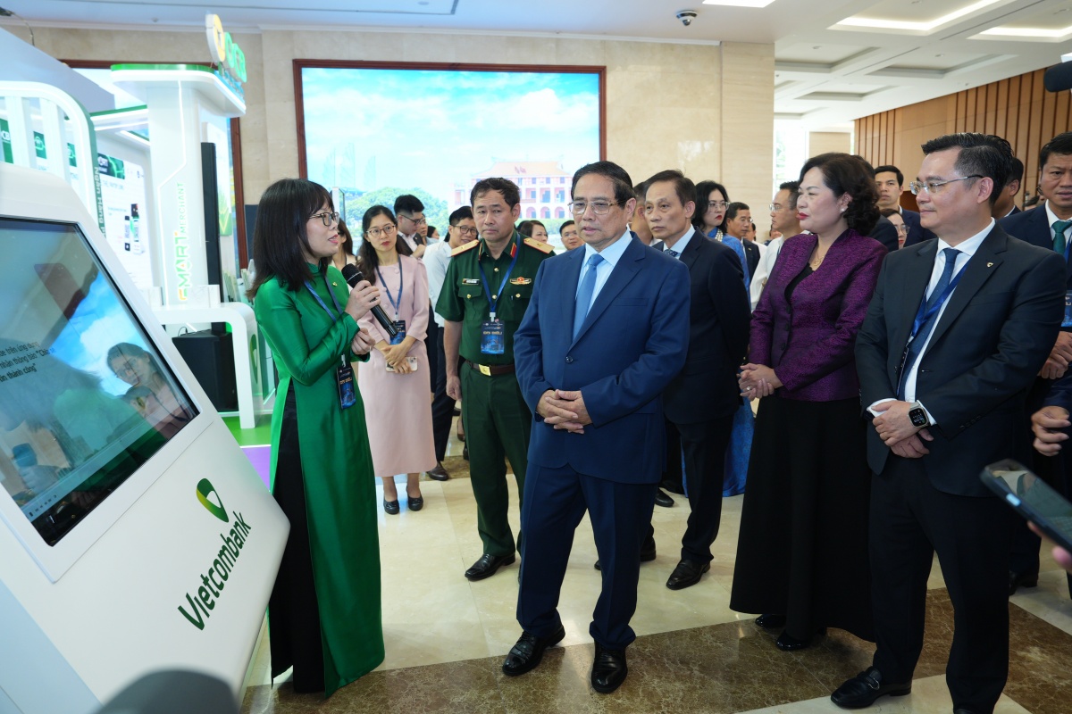 Thủ tướng Phạm Minh Chính tham dự Sự kiện Chuyển đổi số ngành ngân hàng năm 2025