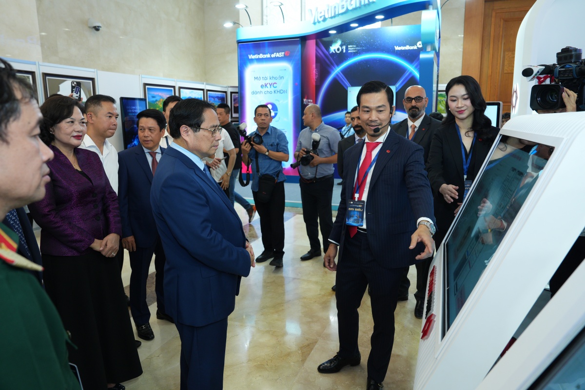 Thủ tướng Phạm Minh Chính tham dự Sự kiện Chuyển đổi số ngành ngân hàng năm 2025