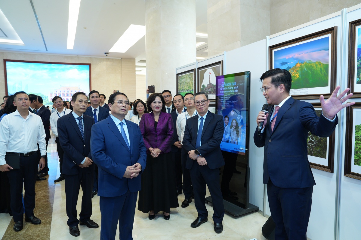 Thủ tướng Phạm Minh Chính tham dự Sự kiện Chuyển đổi số ngành ngân hàng năm 2025