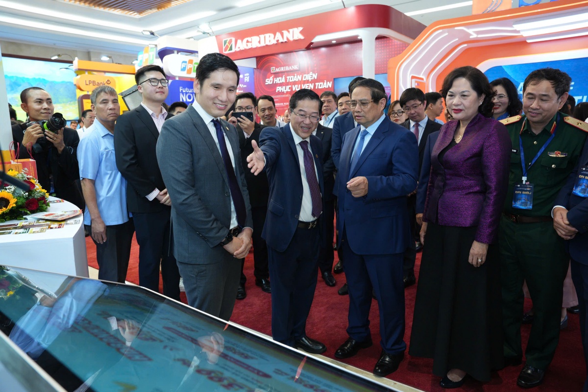 Thủ tướng Phạm Minh Chính tham dự Sự kiện Chuyển đổi số ngành ngân hàng năm 2025