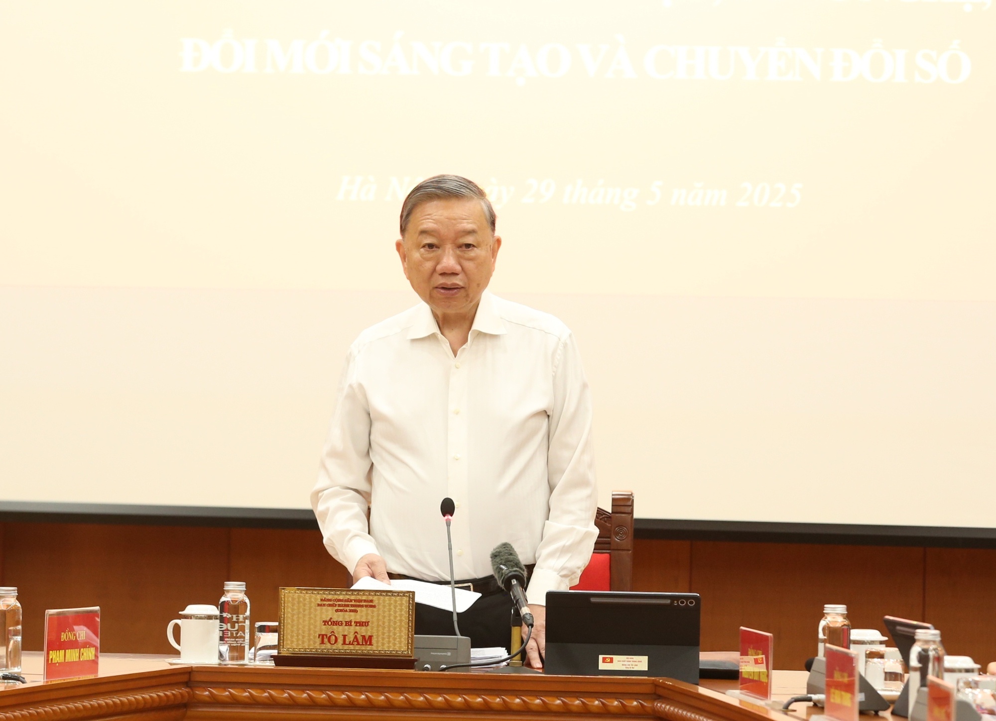 Tổng Bí thư Tô Lâm chủ trì phiên họp - Ảnh: VGP/Nguyễn Hoàng Tổng Bí thư Tô Lâm chủ trì phiên họp - Ảnh: VGP/Nguyễn Hoàng