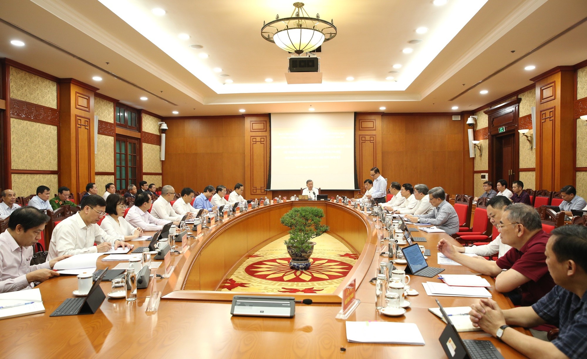Tổng Bí thư yêu cầu Bộ KH&CN khẩn trương chủ trì, phối hợp chặt chẽ với các bộ, ngành, cơ quan liên quan, Hội đồng Tư vấn quốc gia, hoàn thiện Danh mục Công nghệ chiến lược - Ảnh: VGP/Nguyễn Hoàng Tổng Bí thư yêu cầu Bộ KH&CN khẩn trương chủ trì, phối hợp chặt chẽ với các bộ, ngành, cơ quan liên quan, Hội đồng Tư vấn quốc gia, hoàn thiện Danh mục Công nghệ chiến lược - Ảnh: VGP/Nguyễn Hoàng