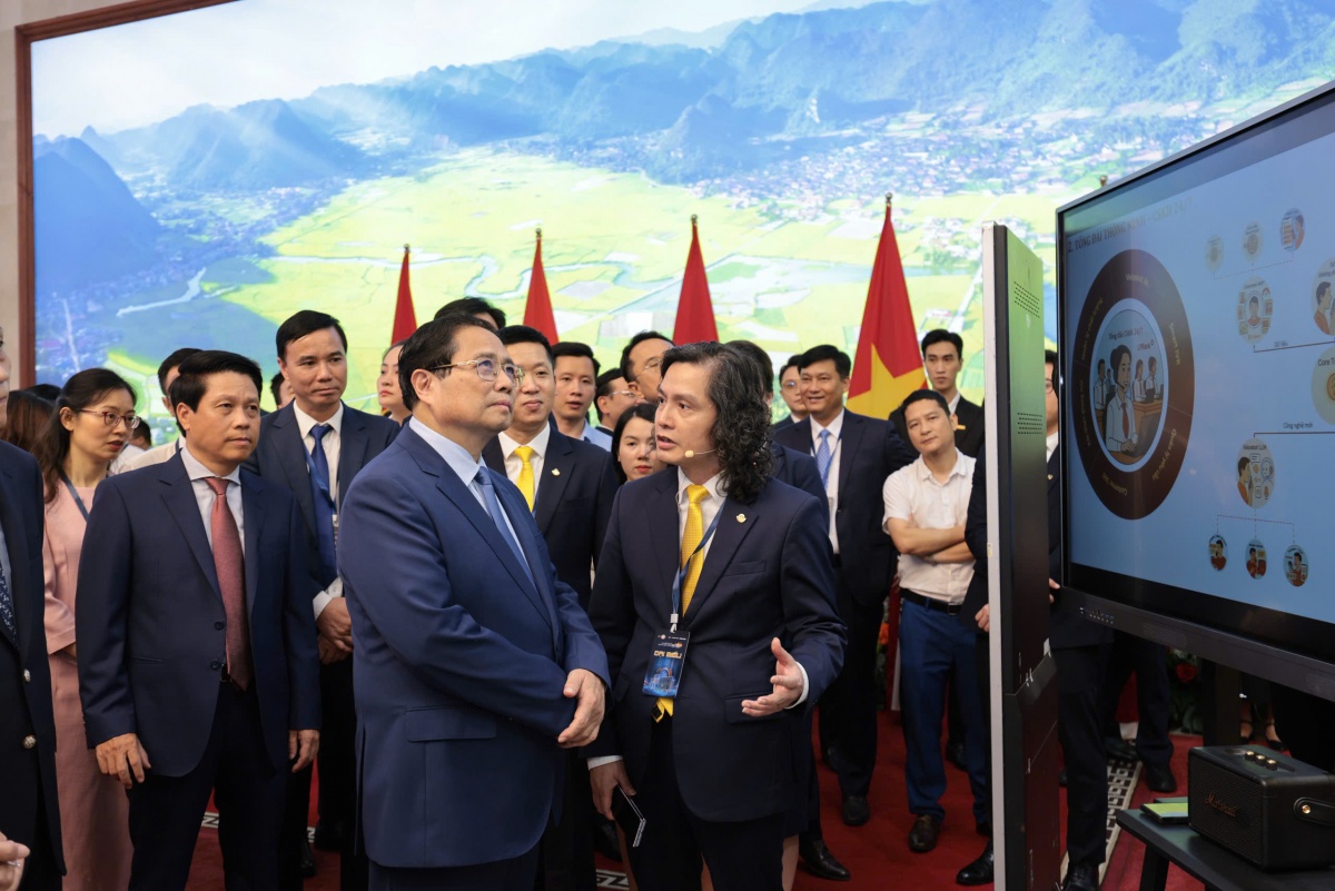 Thủ tướng Phạm Minh Chính tham dự Sự kiện Chuyển đổi số ngành Ngân hàng năm 2025