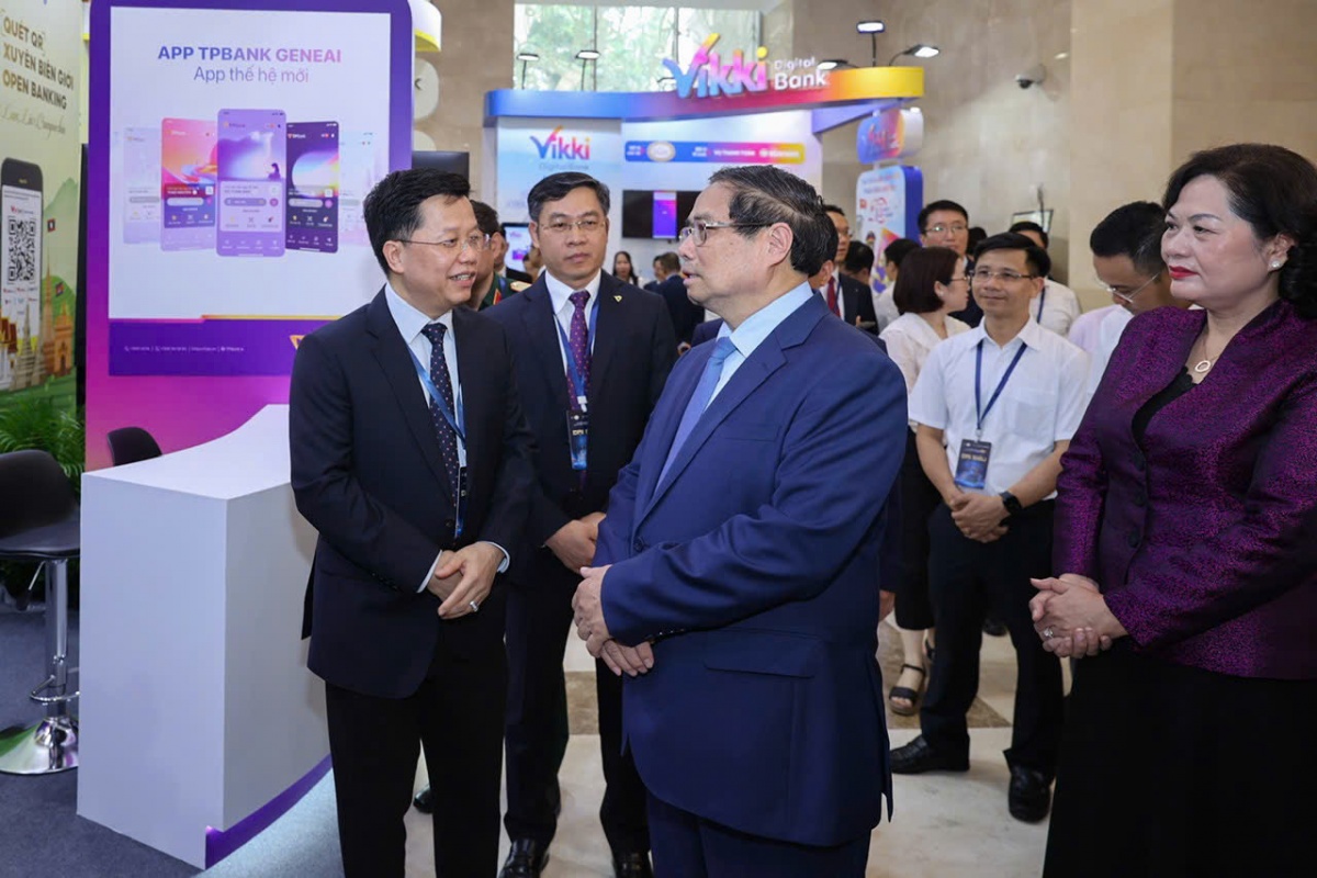 Thủ tướng Phạm Minh Chính tham dự Sự kiện Chuyển đổi số ngành Ngân hàng năm 2025