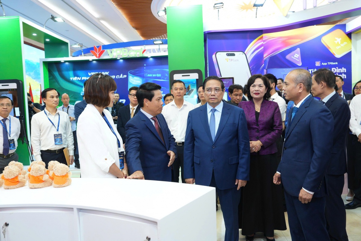 Thủ tướng Phạm Minh Chính tham dự Sự kiện Chuyển đổi số ngành Ngân hàng năm 2025