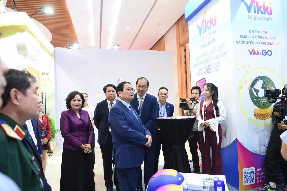 Thủ tướng Phạm Minh Chính tham dự Sự kiện Chuyển đổi số ngành Ngân hàng năm 2025