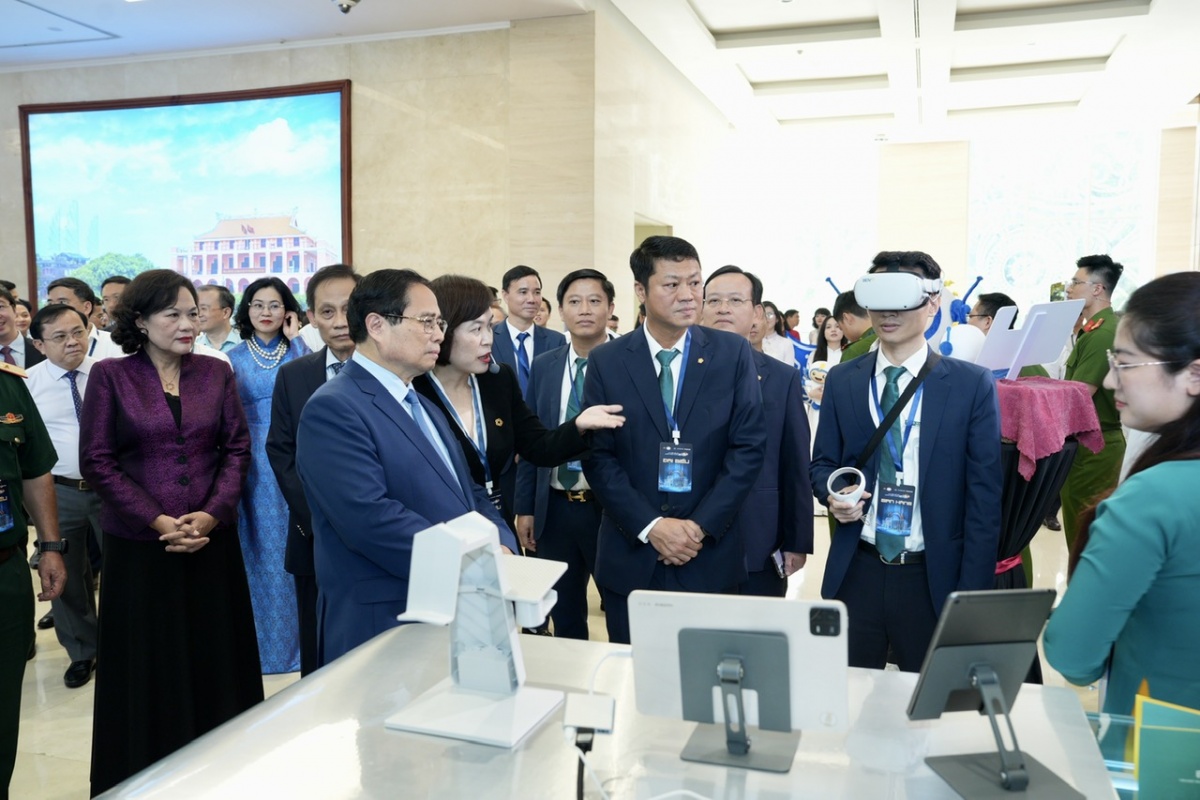 Thủ tướng Phạm Minh Chính tham dự Sự kiện Chuyển đổi số ngành Ngân hàng năm 2025