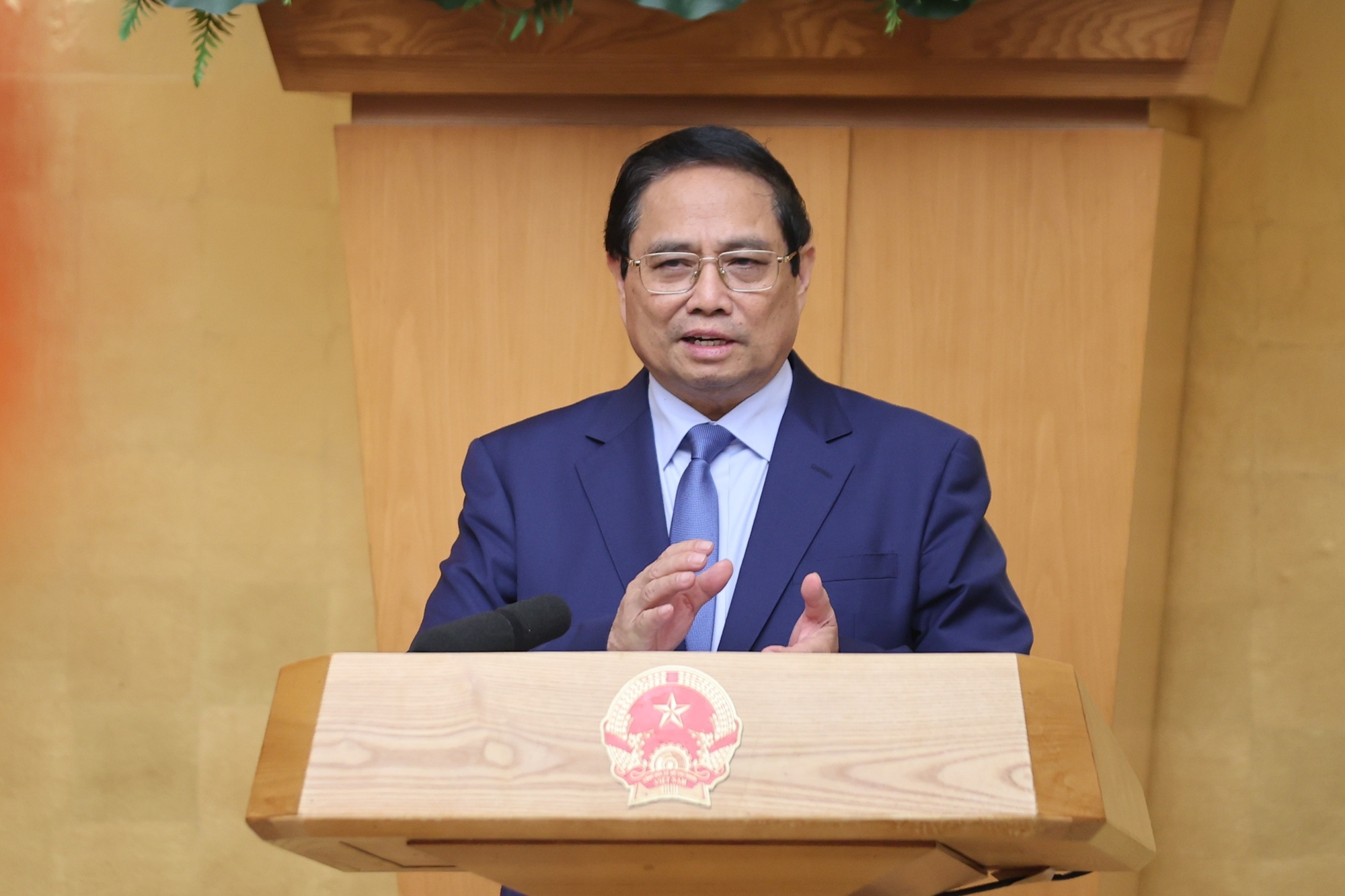 Thủ tướng nhấn mạnh một số vấn đề có tính nguyên tắc để các bộ, ngành tiếp tục rà soát, hoàn thiện các nghị định; phân cấp, phân quyền đi đôi với phân bổ nguồn lực, nâng cao năng lực thực thi của cấp dưới, thiết kế công cụ để tăng cường kiểm tra, giám sát, kiểm soát quyền lực - Ảnh: VGP/Nhật Bắc Thủ tướng nhấn mạnh một số vấn đề có tính nguyên tắc để các bộ, ngành tiếp tục rà soát, hoàn thiện các nghị định; phân cấp, phân quyền đi đôi với phân bổ nguồn lực, nâng cao năng lực thực thi của cấp dưới, thiết kế công cụ để tăng cường kiểm tra, giám sát