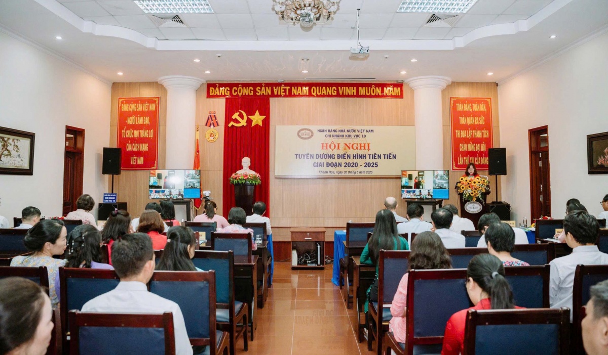 Toàn cảnh Hội nghị tuyên dương điển hình tiên tiến giai đoạn 2020-2025 của NHNN Chi nhánh Khu vực 10. Toàn cảnh Hội nghị tuyên dương điển hình tiên tiến giai đoạn 2020-2025 của NHNN Chi nhánh Khu vực 10.