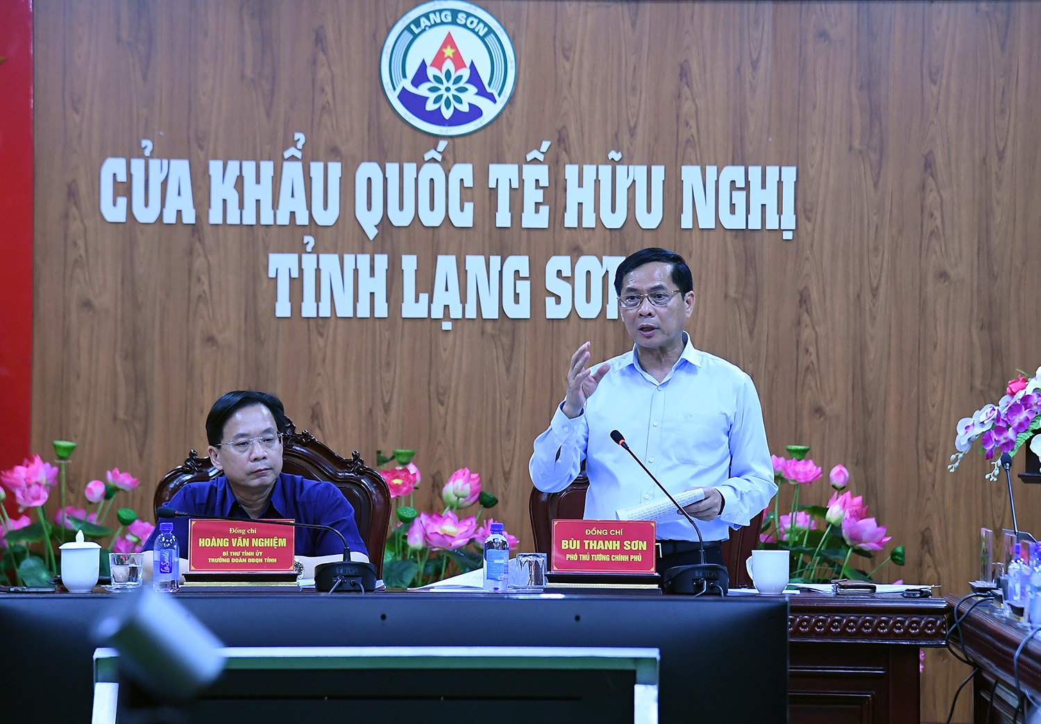 Phó Thủ tướng Bùi Thanh Sơn làm việc với tỉnh Lạng Sơn về chống buôn lậu, gian lận thương mại và hàng giả chiều 30/5 - Ảnh: VGP/Hải Minh Phó Thủ tướng Bùi Thanh Sơn làm việc với tỉnh Lạng Sơn về chống buôn lậu, gian lận thương mại và hàng giả chiều 30/5 - Ảnh: VGP/Hải Minh