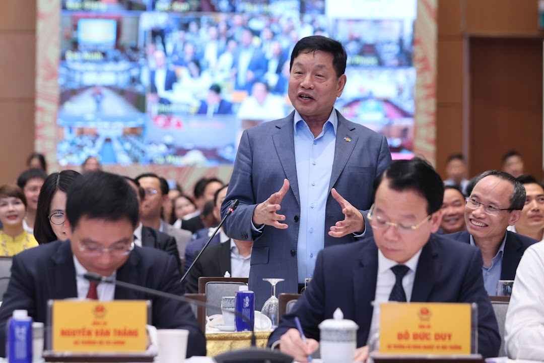 Ông Trương Gia Bình, Trưởng ban Nghiên cứu phát triển kinh tế tư nhân trực thuộc Hội đồng tư vấn cải cách thủ tục hành chính: Doanh nghiệp chúng tôi cam kết sẽ hết lòng cống hiến, chiến đấu để cùng nhau phục vụ sự phát triển kinh tế xã hội của đất nước - Ảnh: VGP/Nhật Bắc Ông Trương Gia Bình, Trưởng ban Nghiên cứu phát triển kinh tế tư nhân trực thuộc Hội đồng tư vấn cải cách thủ tục hành chính: Doanh nghiệp chúng tôi cam kết sẽ hết lòng cống hiến, chiến đấu để cùng nhau phục vụ sự phát triển kinh tế xã hội của đất nước -