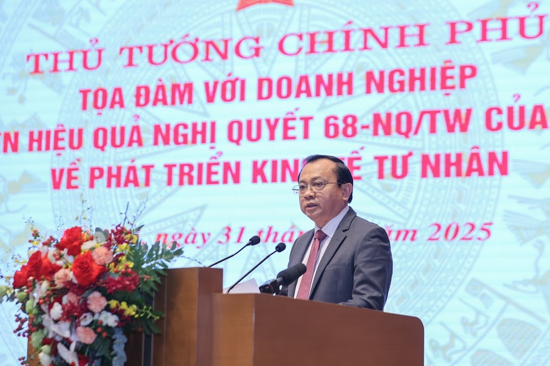 Thứ trưởng Bộ Tài chính Lê Tấn Cận trình bày báo cáo về tình hình phát triển kinh tế tư nhân - Ảnh: VGP/Nhật Bắc Thứ trưởng Bộ Tài chính Lê Tấn Cận trình bày báo cáo về tình hình phát triển kinh tế tư nhân - Ảnh: VGP/Nhật Bắc