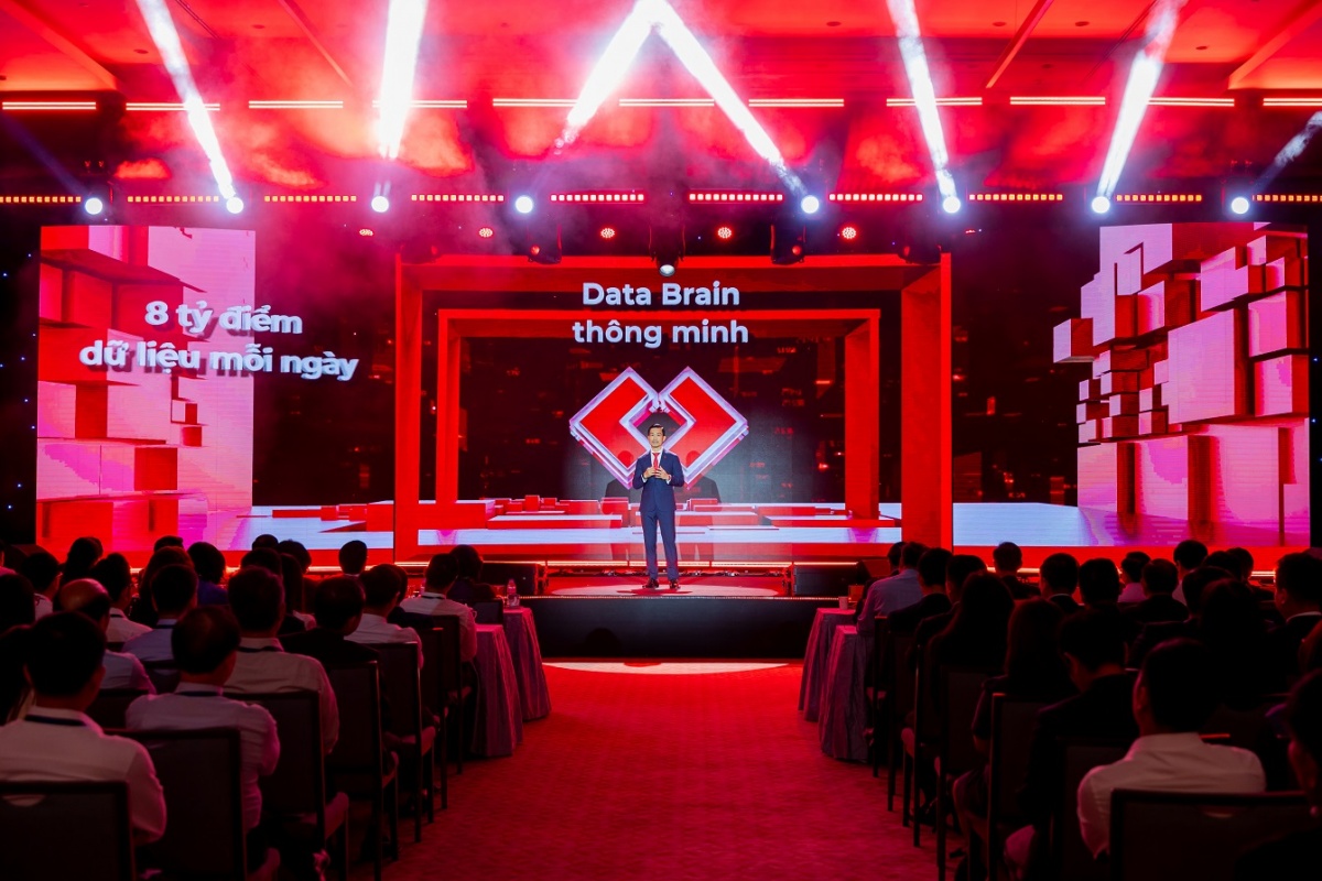 Ông Phan Thanh Sơn trình bày những giải pháp thanh toán đột phá Ông Phan Thanh Sơn trình bày những giải pháp thanh toán đột phá