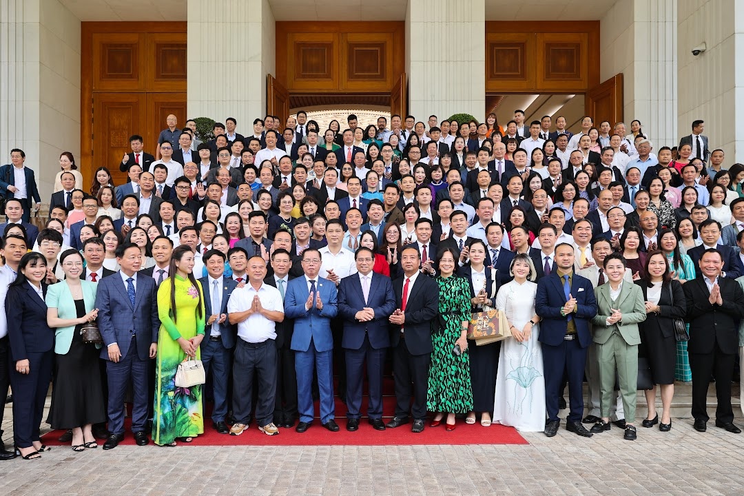 Thủ tướng chụp ảnh lưu niệm cùng các doanh nghiệp - Ảnh: VGP/Nhật Bắc Thủ tướng chụp ảnh lưu niệm cùng các doanh nghiệp - Ảnh: VGP/Nhật Bắc